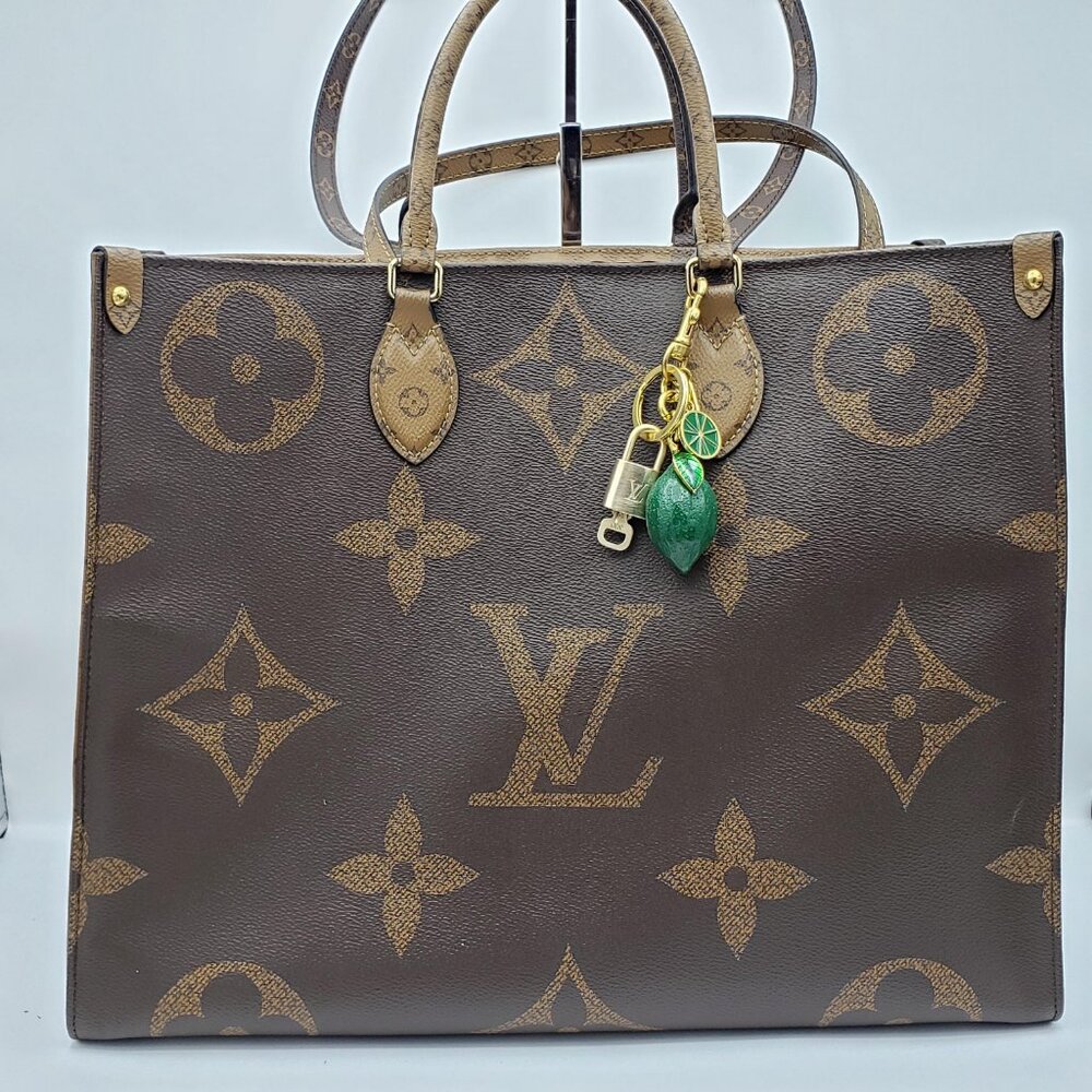 Louis Vuitton Authentic Gold Lock 🔒 Unbranded Lemon Keychain Charm for Bags - Picture 4 of 11